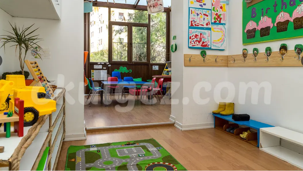 Özel Etiler Small Hands Academy Anaokulu